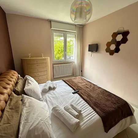 Daire Chic House Near The